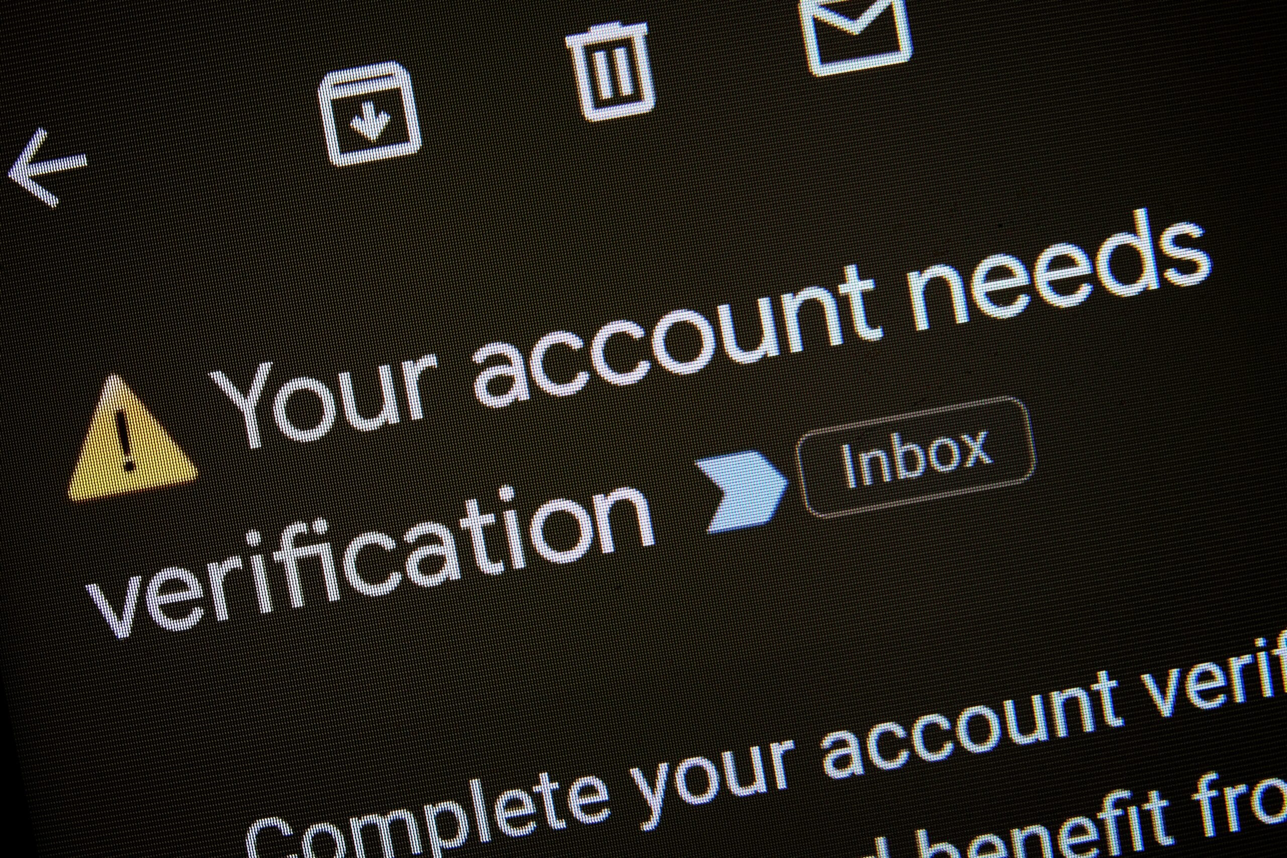 Mensagem de alerta de verificação de conta exibida - nova solução contra fraudes em contas